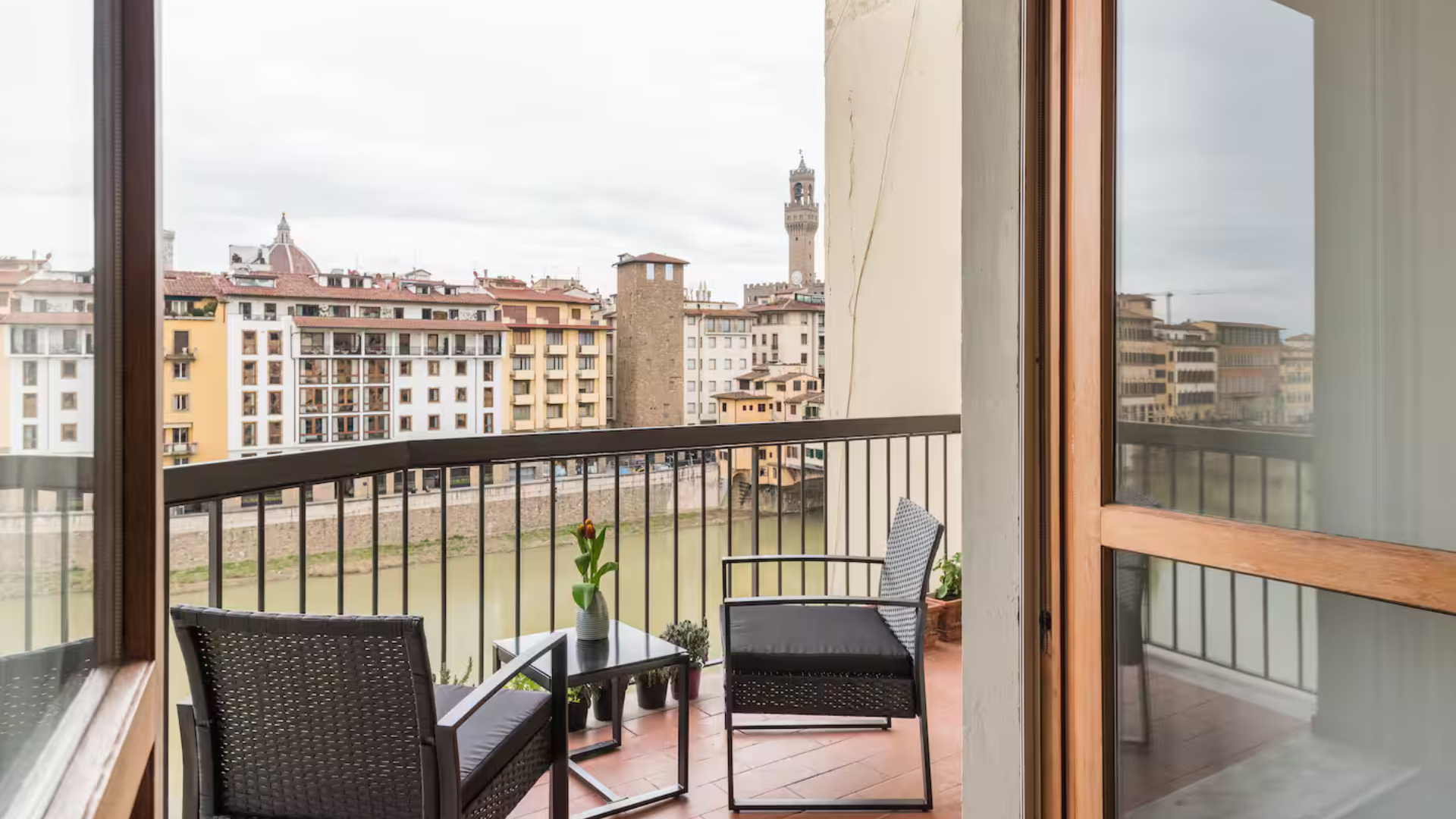 Ponte Vecchio Suite, an Airbnb in Florence