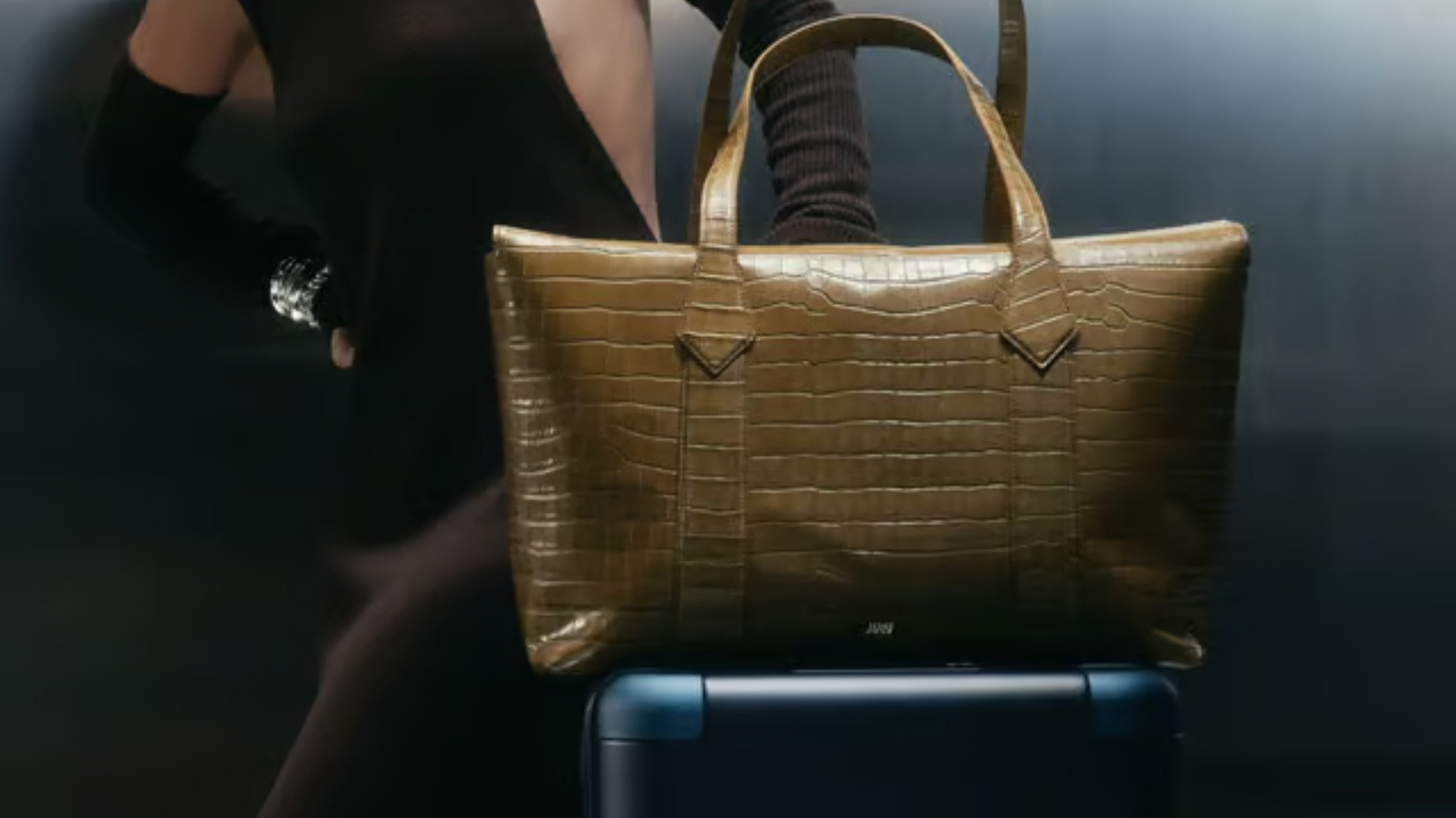 The carry-on formula frequent flyers use to travel better