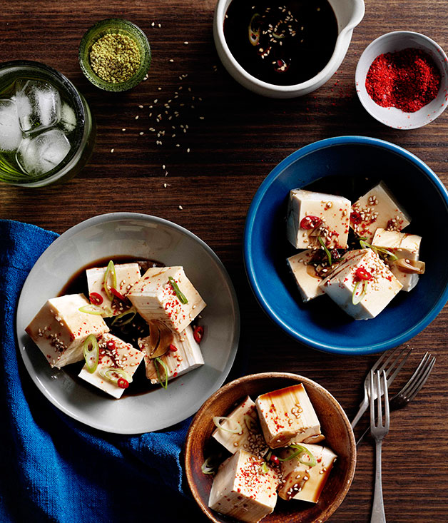 Cold tofu with vinegar, garlic and soy